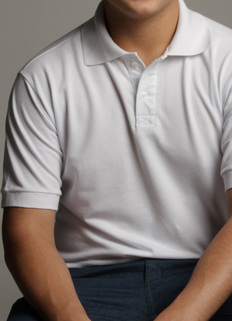confecção de camisa branco polo masculina com bordado