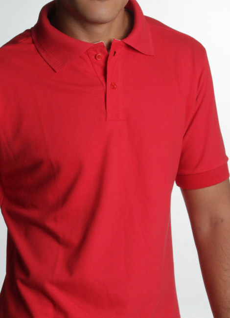 confecção camisa vermelho claro polo com bordado