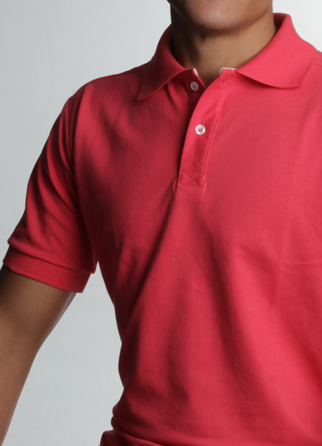 confecção de camisa vermelha polo masculina com bordado